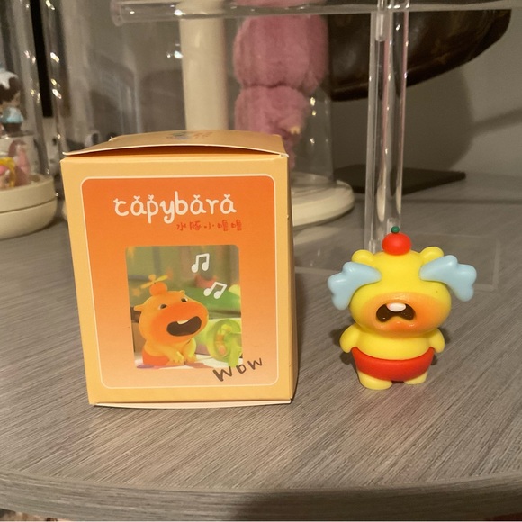 Capybara Mini Figure - Picture 2 of 2